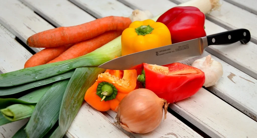 What kind of Classical Knife Cut should be used on Leafy Vegetables? Best Guide, 2024